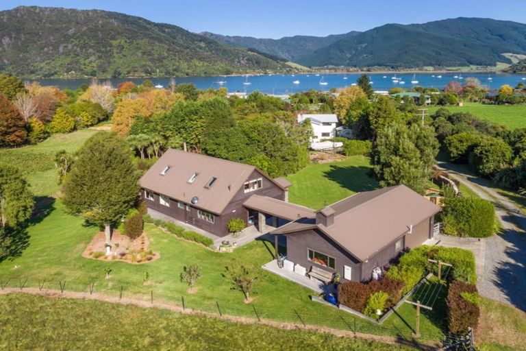 Photo of property in 28 Lady Cobham Grove, Anakiwa, Picton, 7281