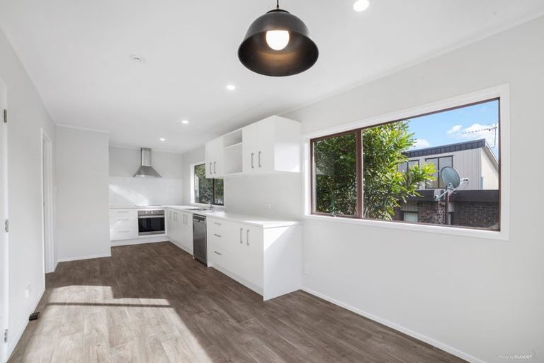 Photo of property in 8 Heaton Grove, Chatswood, Auckland, 0626