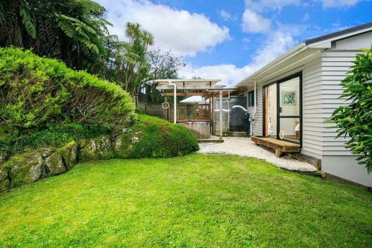 Photo of property in 2/33 Korotaha Terrace, Rothesay Bay, Auckland, 0630