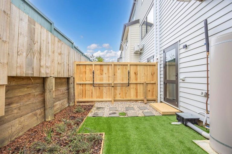 Photo of property in 3/17 Kingdale Road, Henderson, Auckland, 0610