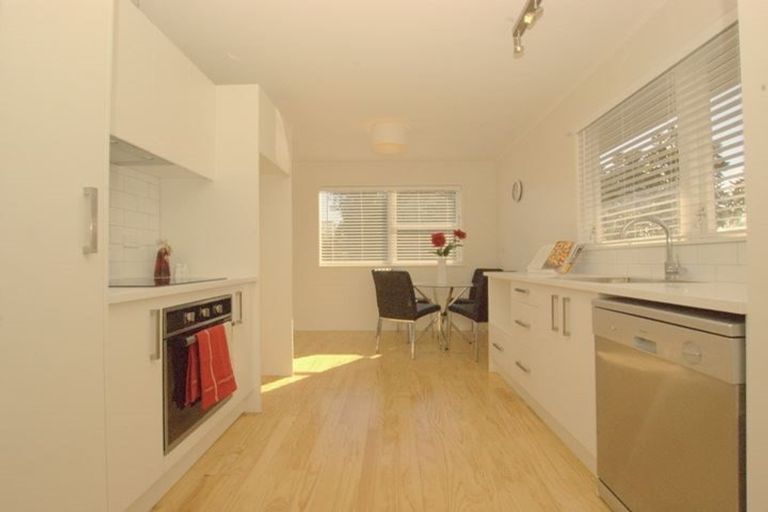 Photo of property in 9 Barnfield Place, Glendene, Auckland, 0602