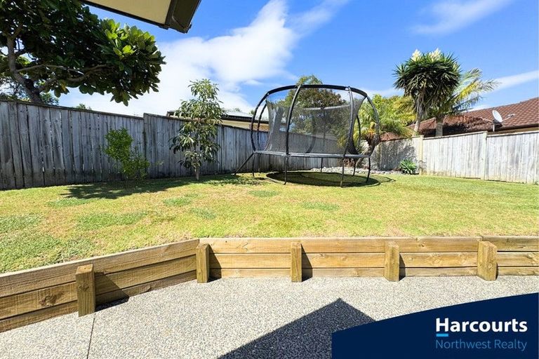 Photo of property in 20 Reybert Place, Massey, Auckland, 0614