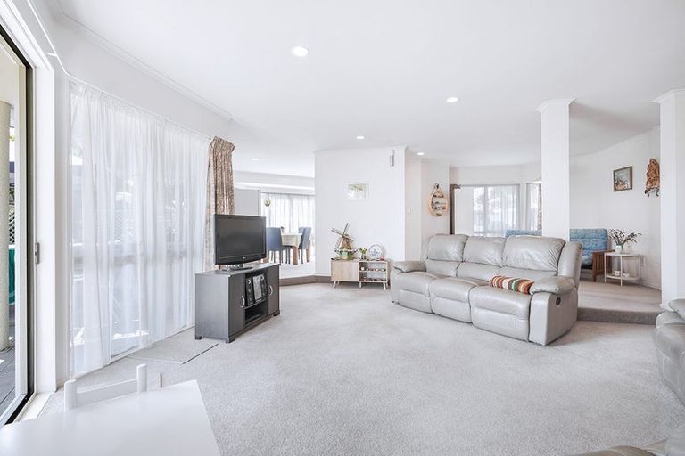 Photo of property in 2 Sunset Close, Western Heights, Hamilton, 3200