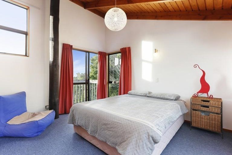 Photo of property in 807 West Coast Road, Oratia, Auckland, 0604