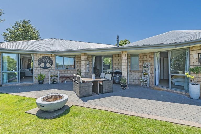 Photo of property in 18 Stanwood Grove, Darfield, 7510