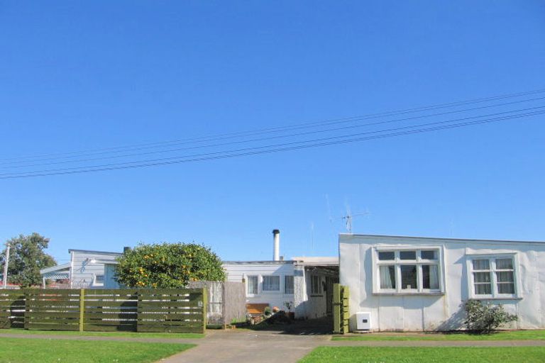 Photo of property in 1 Hetta Street, Foxton, 4814