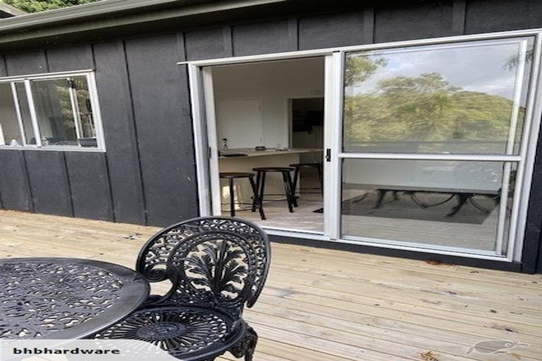 Photo of property in 128 Otitori Bay Road, Titirangi, Auckland, 0604