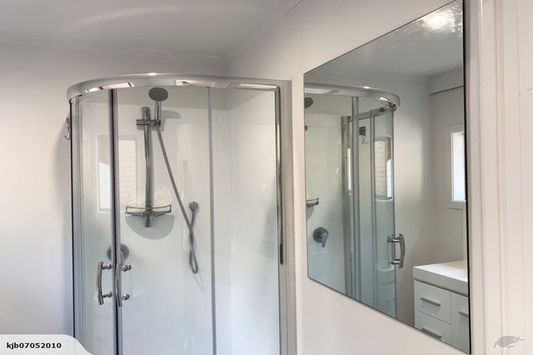 Photo of property in 1/18 Glenwood Avenue, Birkenhead, Auckland, 0626