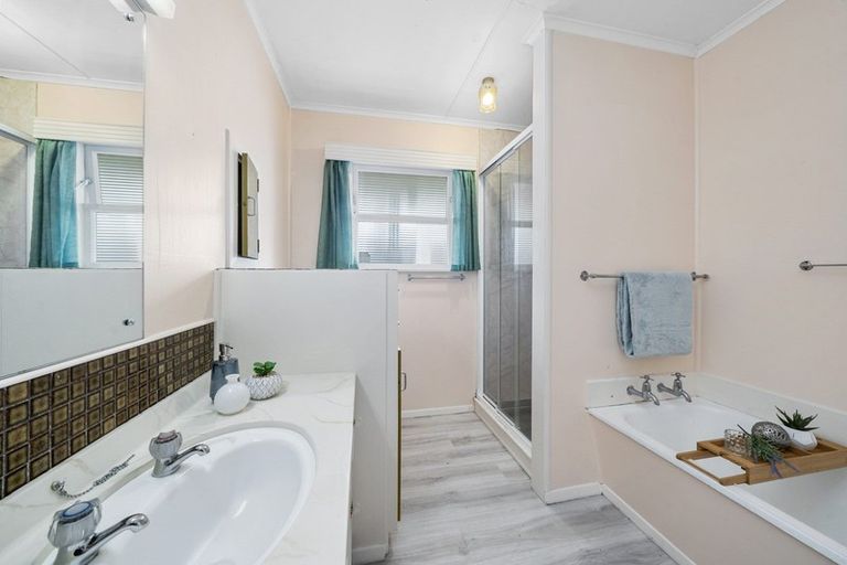 Photo of property in 81 Breaker Bay Road, Breaker Bay, Wellington, 6022