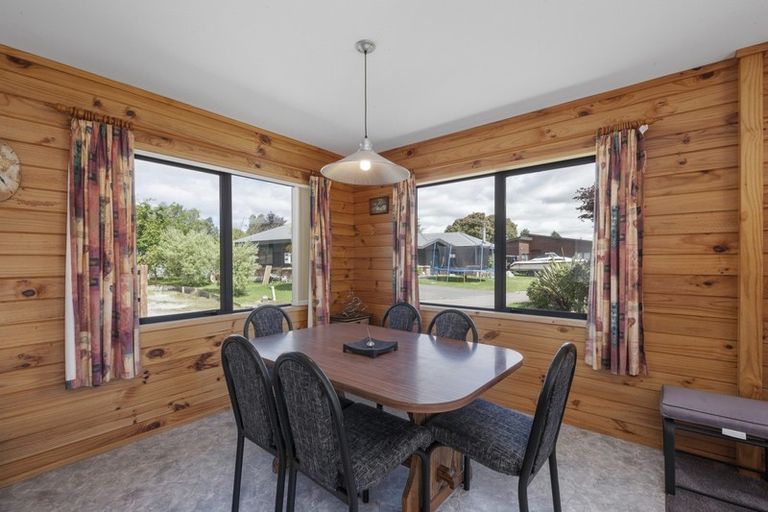 Photo of property in 1 Lakemere Way, Kinloch, Taupo, 3377