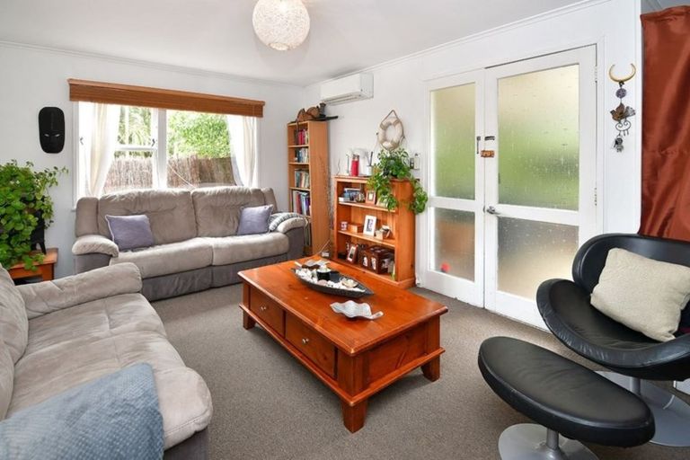 Photo of property in 245 Vipond Road, Stanmore Bay, Whangaparaoa, 0932