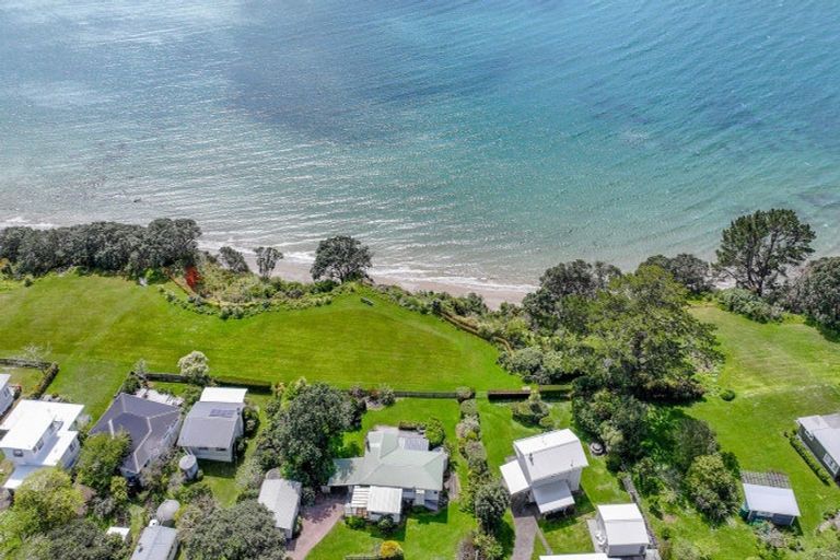Photo of property in 107 Howard Road, Orere Point, Papakura, 2585