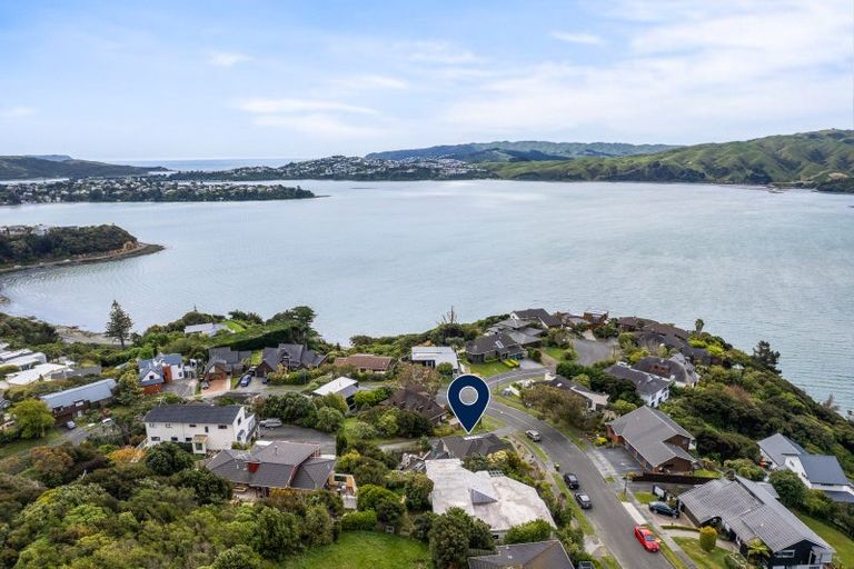Photo of property in 16 The Crowsnest, Whitby, Porirua, 5024