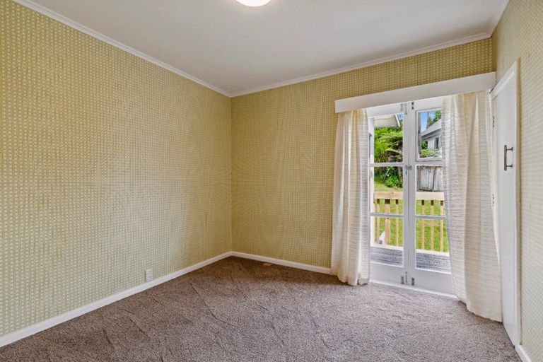 Photo of property in 35 Parr Terrace, Castor Bay, Auckland, 0620