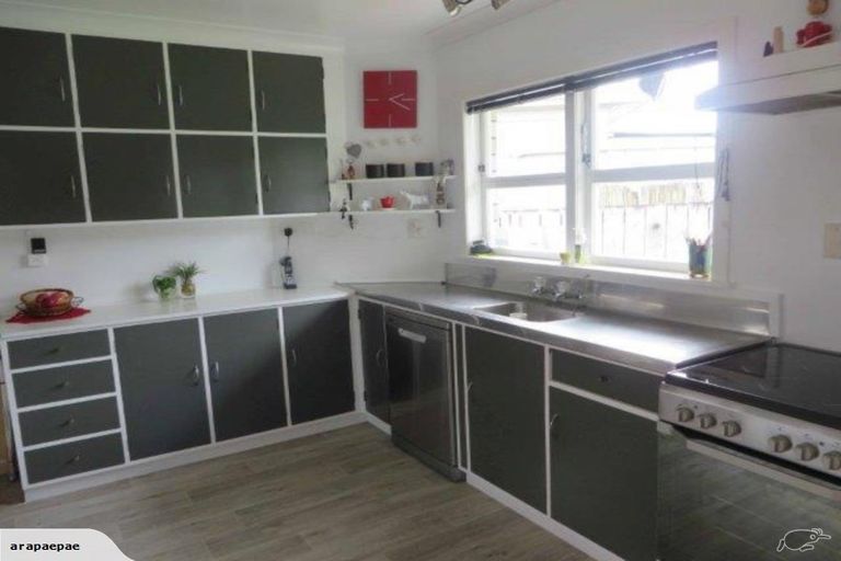 Photo of property in 55 Karaka Crescent, Levin, 5510