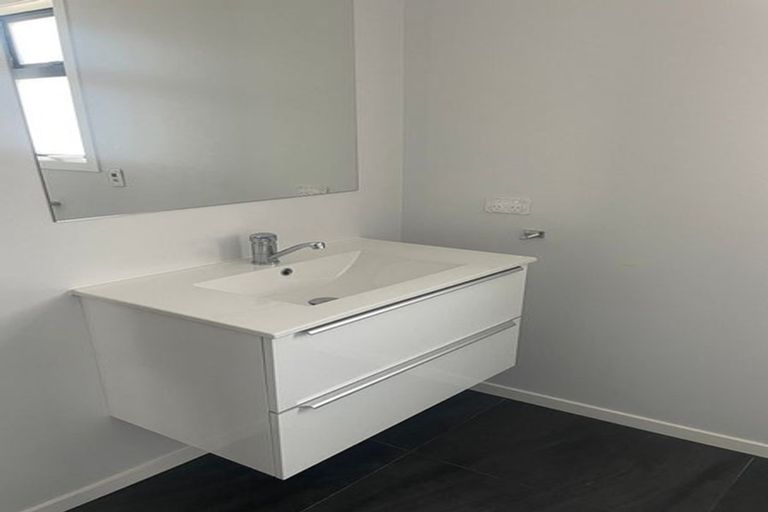 Photo of property in 128a Randwick Road, Moera, Lower Hutt, 5010