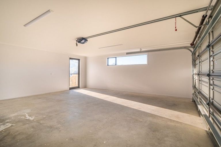 Photo of property in 33 Grandvista Drive, Green Island, Dunedin, 9018