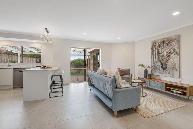 Photo of property in 6 Fulmar Way, Unsworth Heights, Auckland, 0632