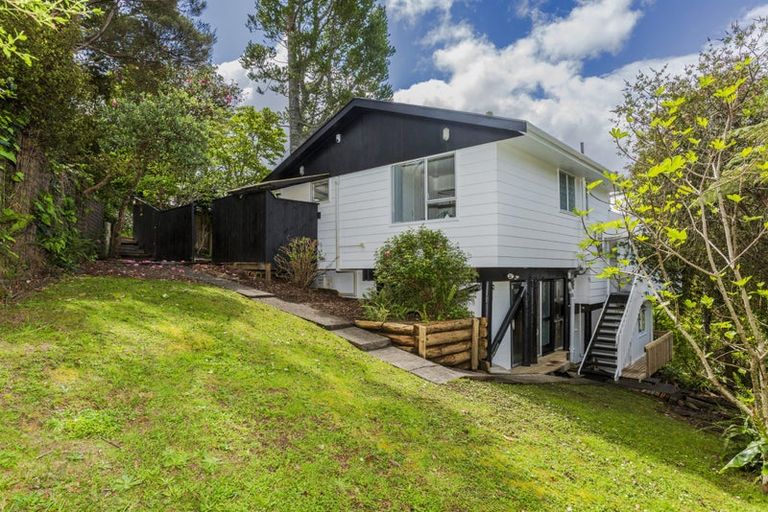 Photo of property in 16 West Glade Crescent, Birkenhead, Auckland, 0626