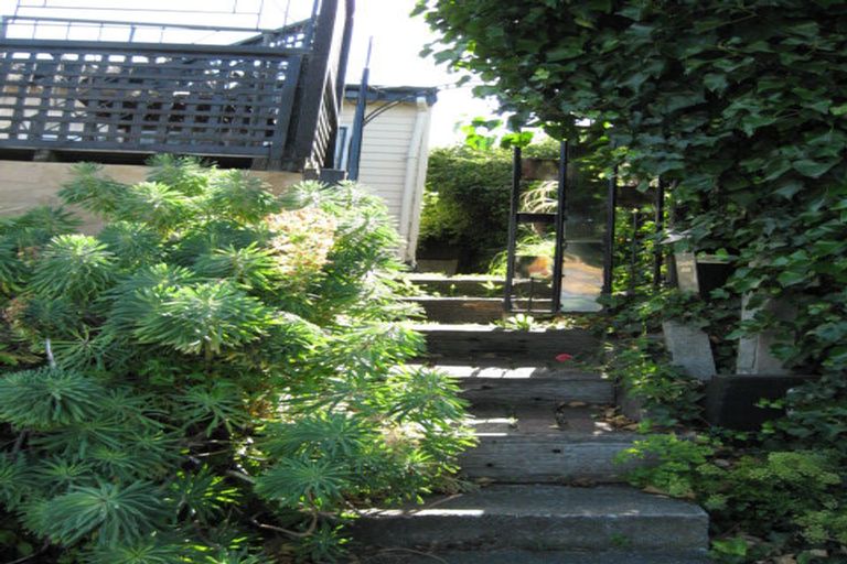 Photo of property in 3 Ticehurst Road, Lyttelton, 8082