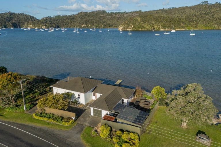 Photo of property in 96 Albert Street, Whitianga, 3510