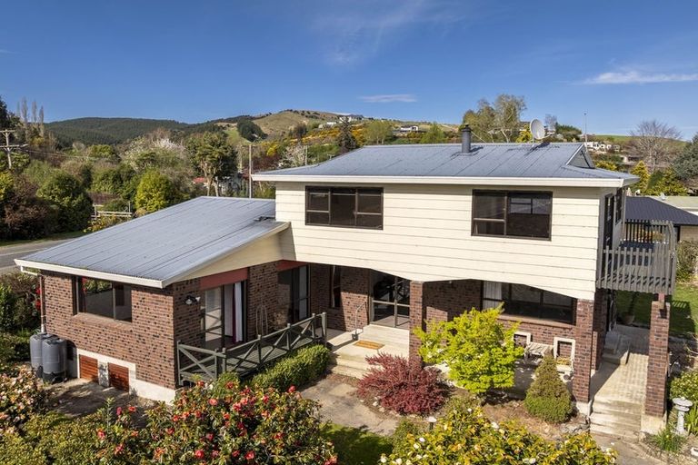 Photo of property in 11 Greenhithe Street, Waihola, Milton, 9073