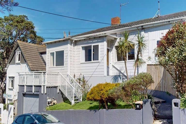 Photo of property in 3-5 Knoll Street, Island Bay, Wellington, 6023