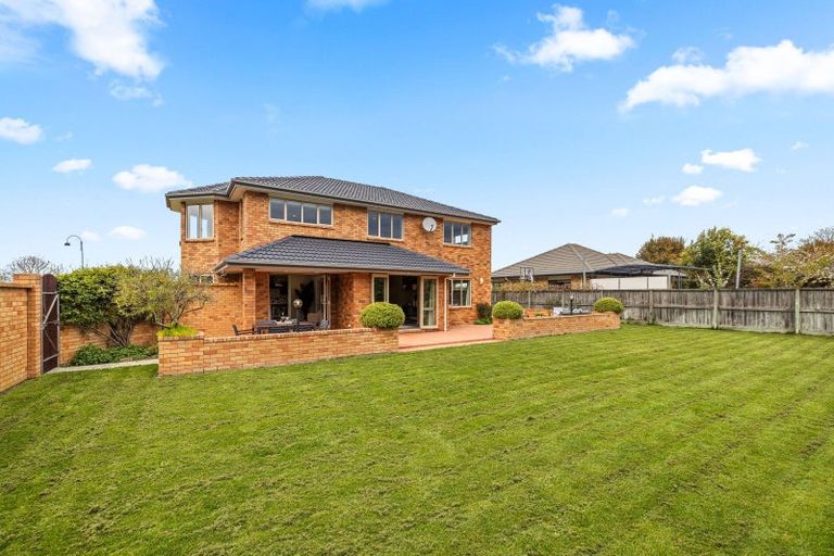 Photo of property in 64 Willowview Drive, Redwood, Christchurch, 8051