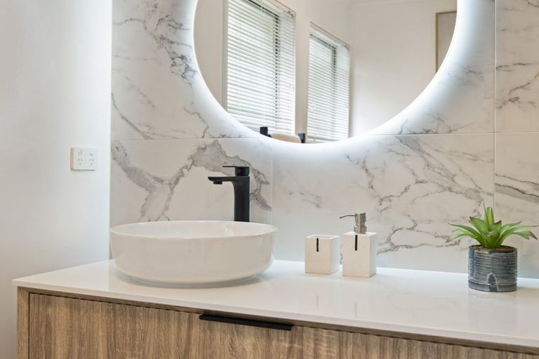 Photo of property in 5 Gallony Avenue, Massey, Auckland, 0614