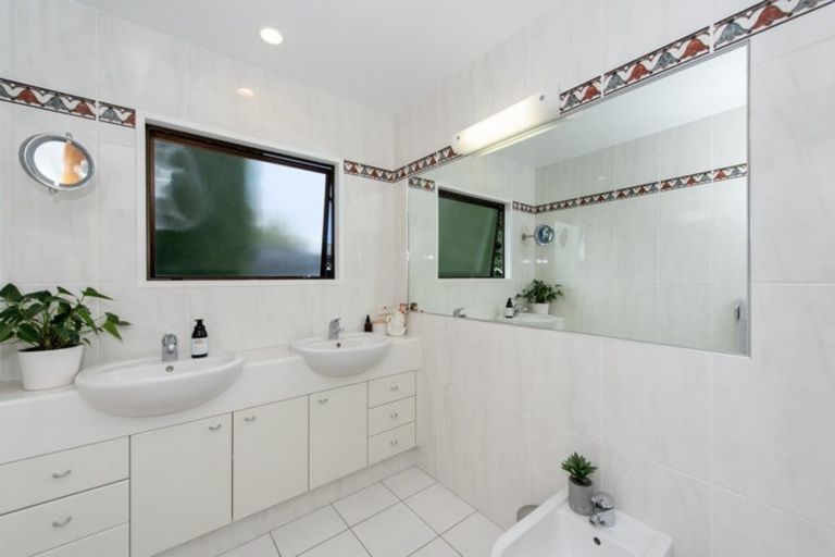 Photo of property in 32 Cooper Place, Chedworth, Hamilton, 3210