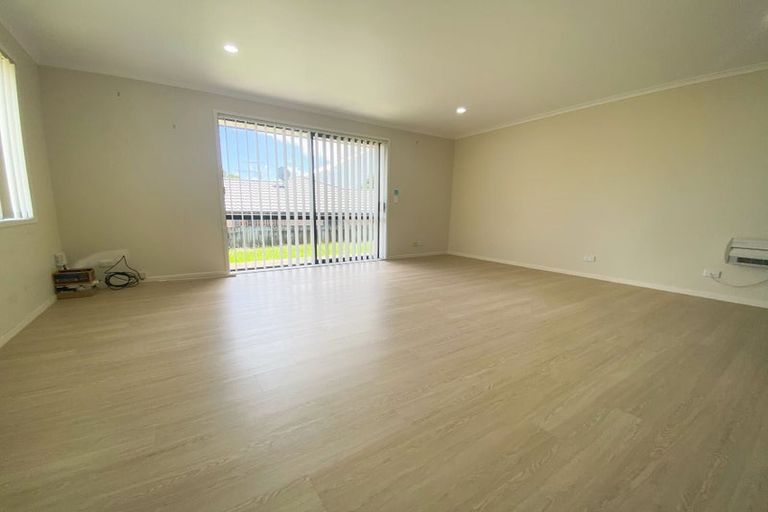 Photo of property in 21 Claywest Place, Glen Eden, Auckland, 0602