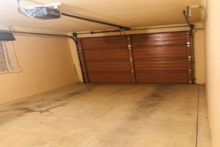 Photo of property in 17a Lesa Annis Place, Henderson, Auckland, 0612