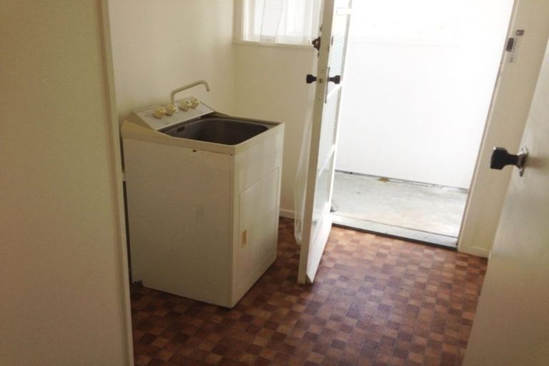 Photo of property in 1/69 College Road, Northcote, Auckland, 0627