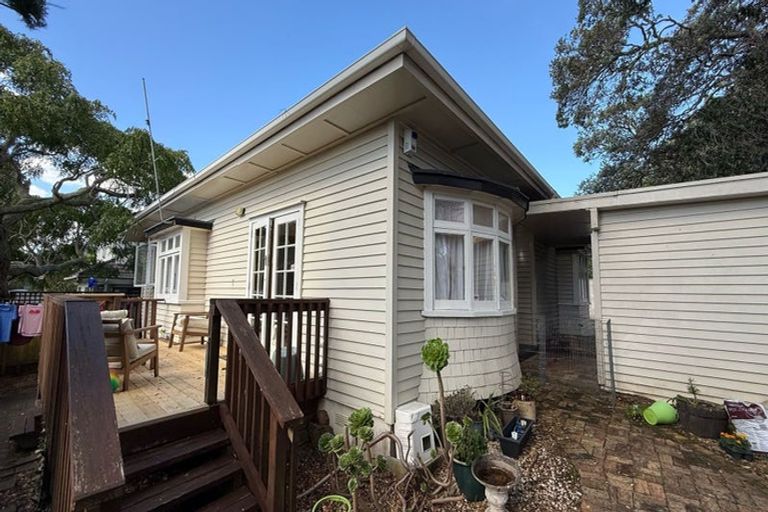 Photo of property in 13a Irirangi Road, Greenlane, Auckland, 1061