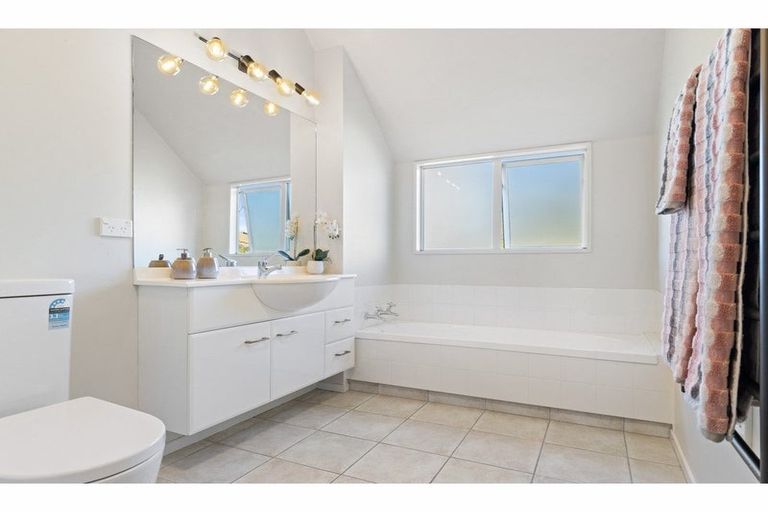 Photo of property in 17 Acorn Close, Waltham, Christchurch, 8023