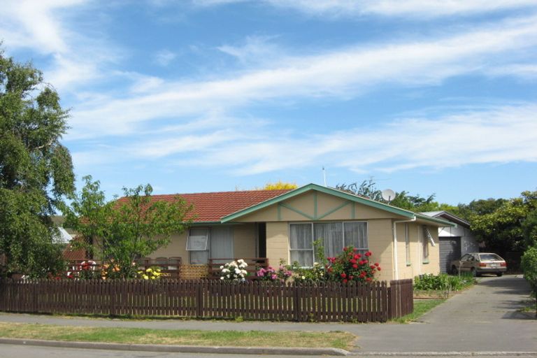 Photo of property in 17 Daytona Place, Parklands, Christchurch, 8083