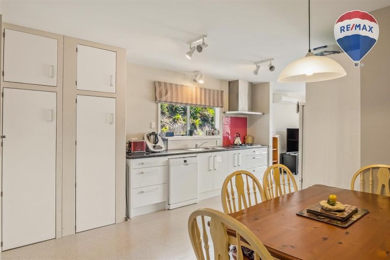 Photo of property in 41 Ranui Terrace, Tawa, Wellington, 5028