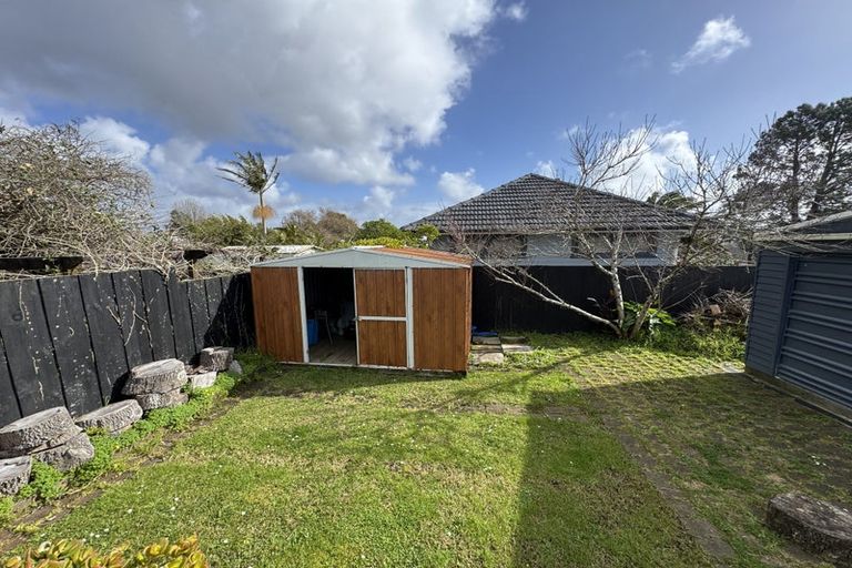 Photo of property in 2 Thomas Rea Place, Te Atatu South, Auckland, 0610