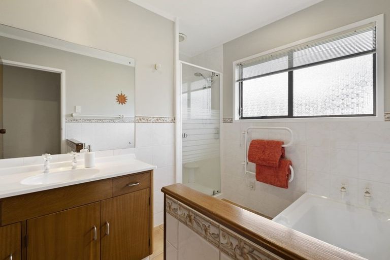 Photo of property in 28 Jandell Crescent, Bucklands Beach, Auckland, 2014