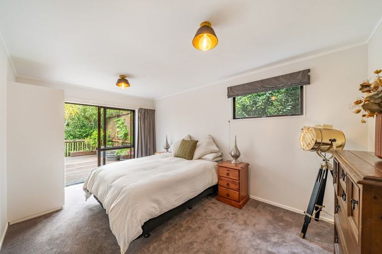 Photo of property in 33 Oak Avenue, Paremata, Porirua, 5024