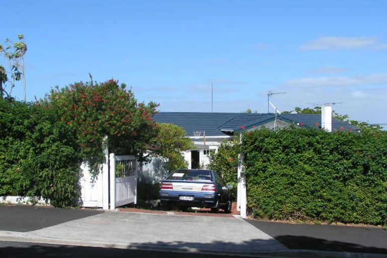 Photo of property in 44 Seaview Avenue, Northcote, Auckland, 0627