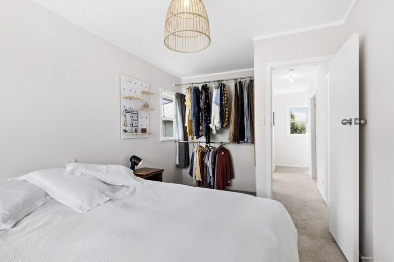 Photo of property in 96 Lyall Parade, Lyall Bay, Wellington, 6022