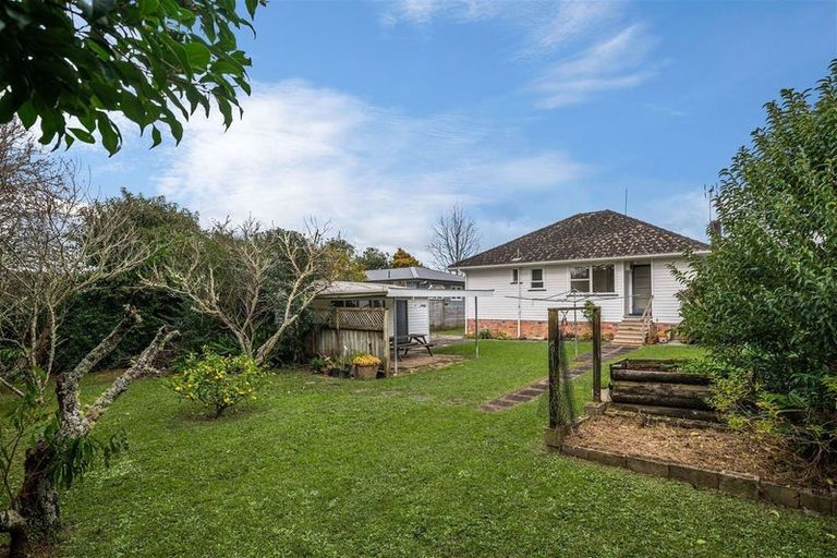 Photo of property in 46 Fairclough Road, Beach Haven, Auckland, 0626