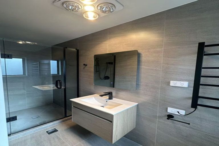 Photo of property in 6d Glennandrew Drive, Half Moon Bay, Auckland, 2012