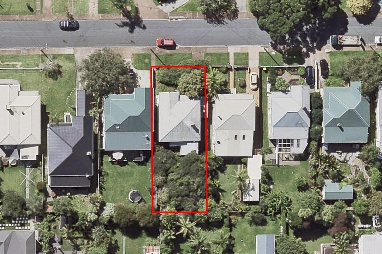 Photo of property in 19 Saint Leonards Road, Devonport, Auckland, 0624