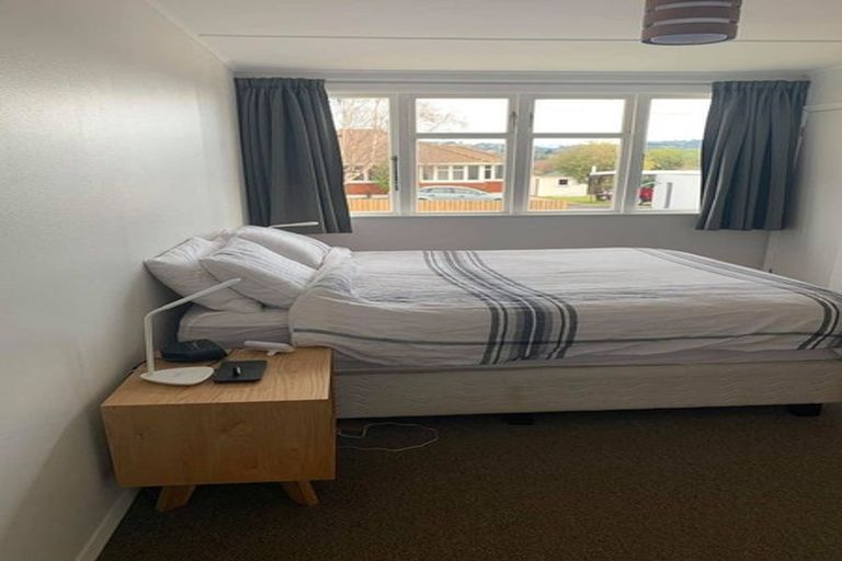 Photo of property in 28 Burgess Street, Green Island, Dunedin, 9018