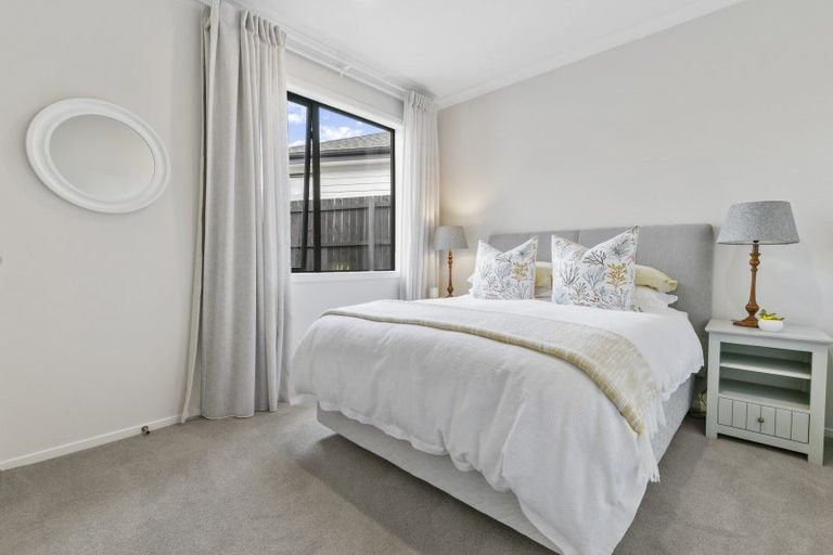 Photo of property in 6 Papa Orchard Drive, Kumeu, 0810