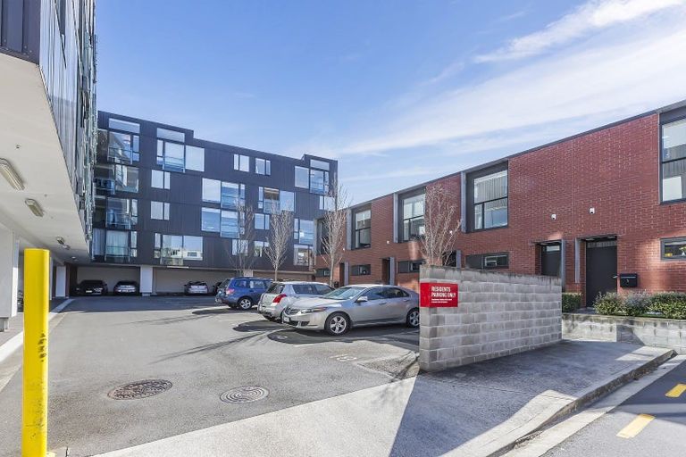 Photo of property in Nouvo Apartments, 2a/21 Rugby Street, Mount Cook, Wellington, 6021