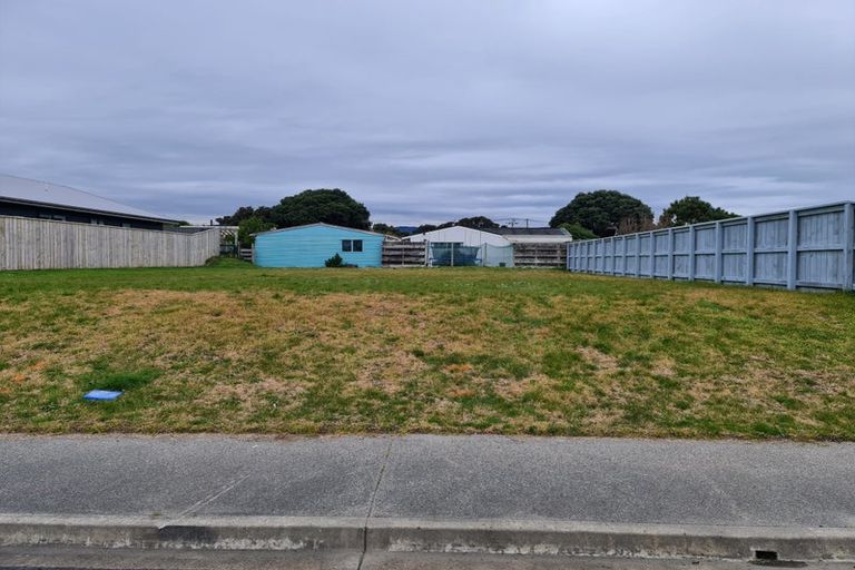 Photo of property in 27 Seagrass Place, Otaki Beach, Otaki, 5512