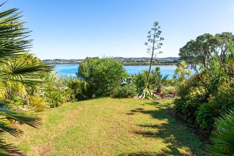 Photo of property in 40 Pohutukawa Avenue, Red Beach, 0932